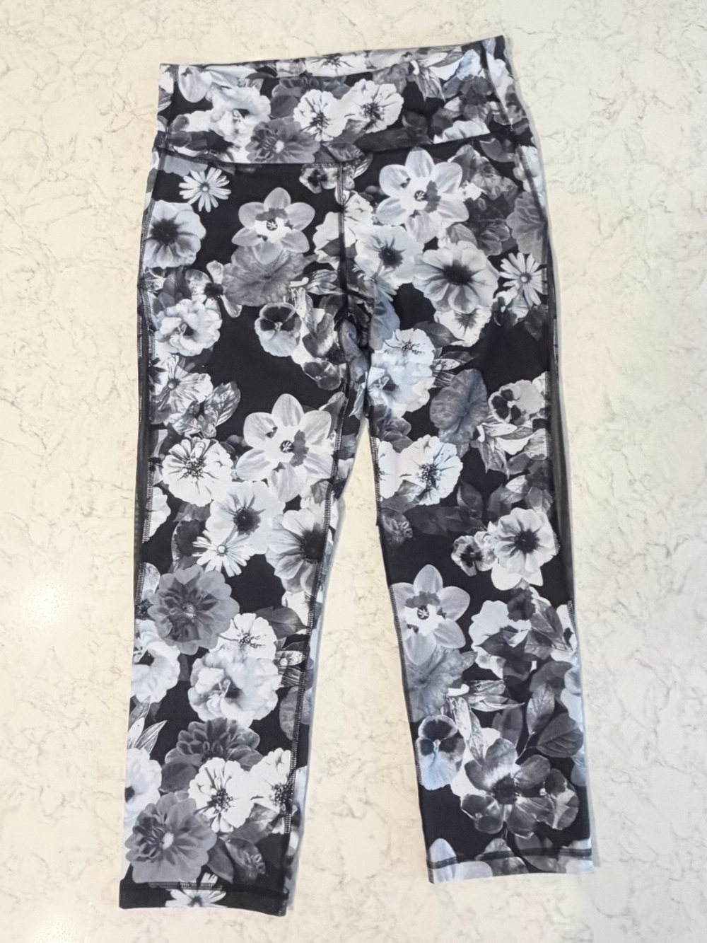 Old Navy Go-Dry Floral Activewear Capri Leggings (Women’s size XL Tall)